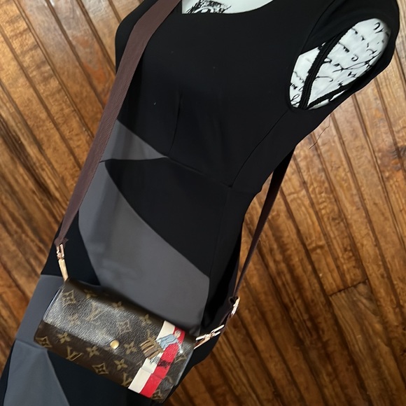 Authentic- Louis Vuitton Bellboy Groom Sarah monogram wallet limited edition (C) - Picture 3 of 13